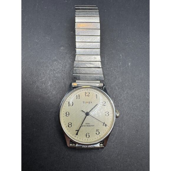 Vintage Timex Watch Men's 33mm Silver Tone Stainless Steel Band Classic Dial - Picture 2 of 11